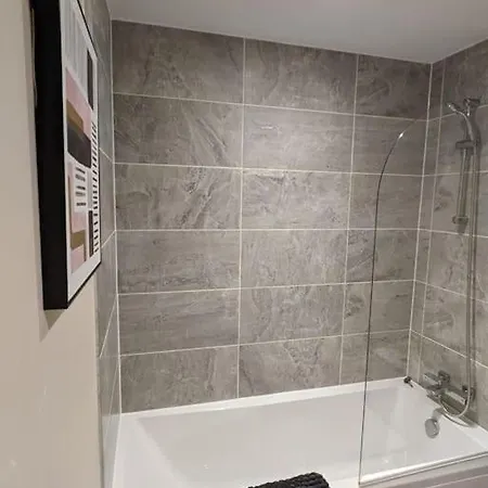 Bright 1 Bedroom Flat In Salford With Parking Available Manchester Exterior photo