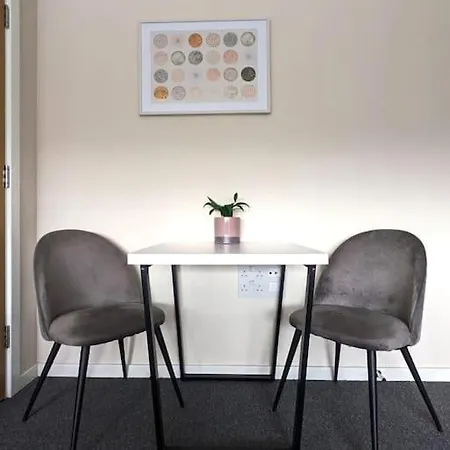 Bright 1 Bedroom Flat In Salford With Parking Available Manchester Exterior photo