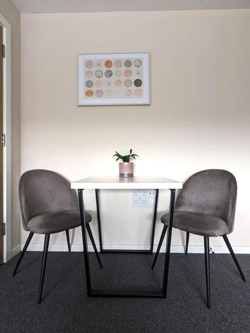 Apartment Bright 1 Bedroom Flat In Salford With Parking Available