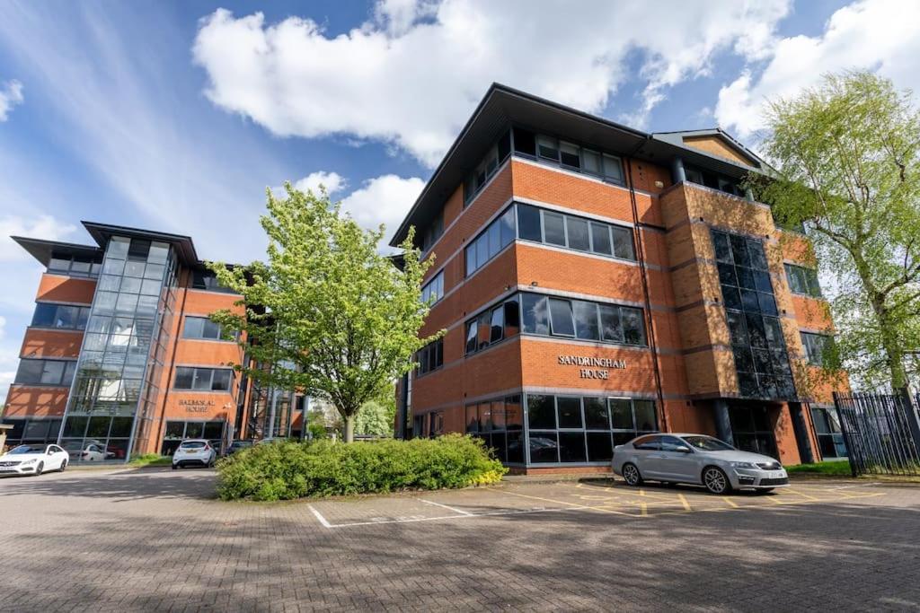 Bright 1 Bedroom Flat In Salford With Parking Available Manchester