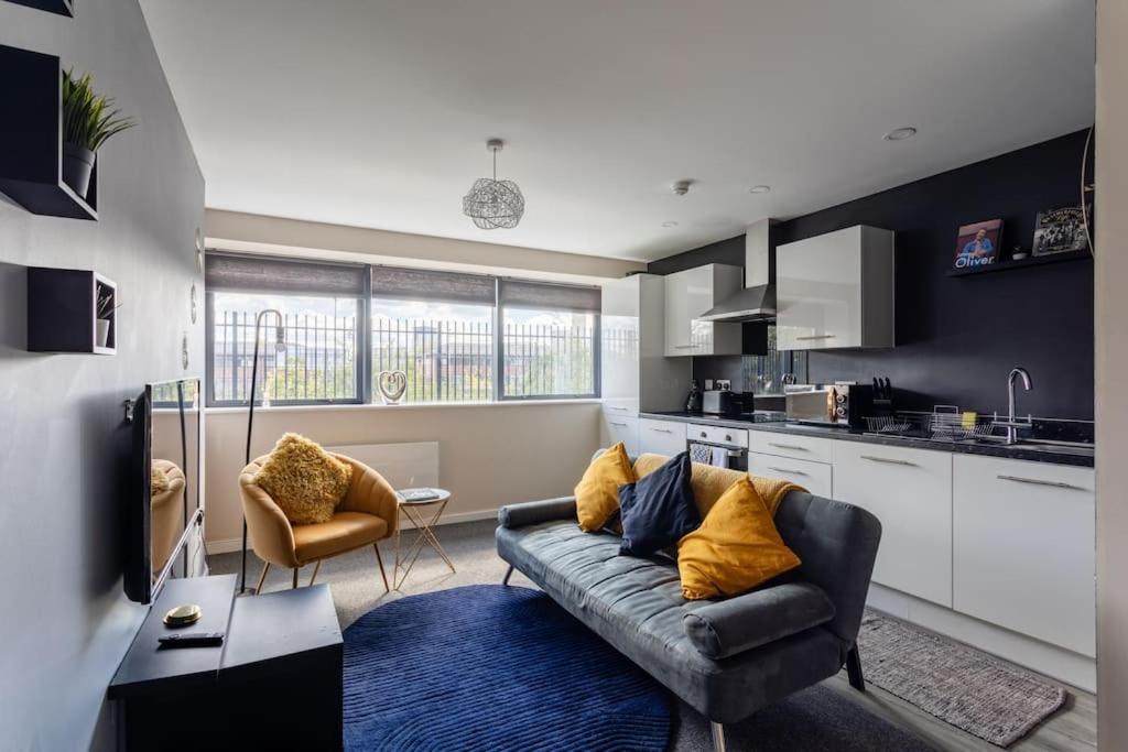 Apartment Bright 1 Bedroom Flat In Salford With Parking Available Manchester