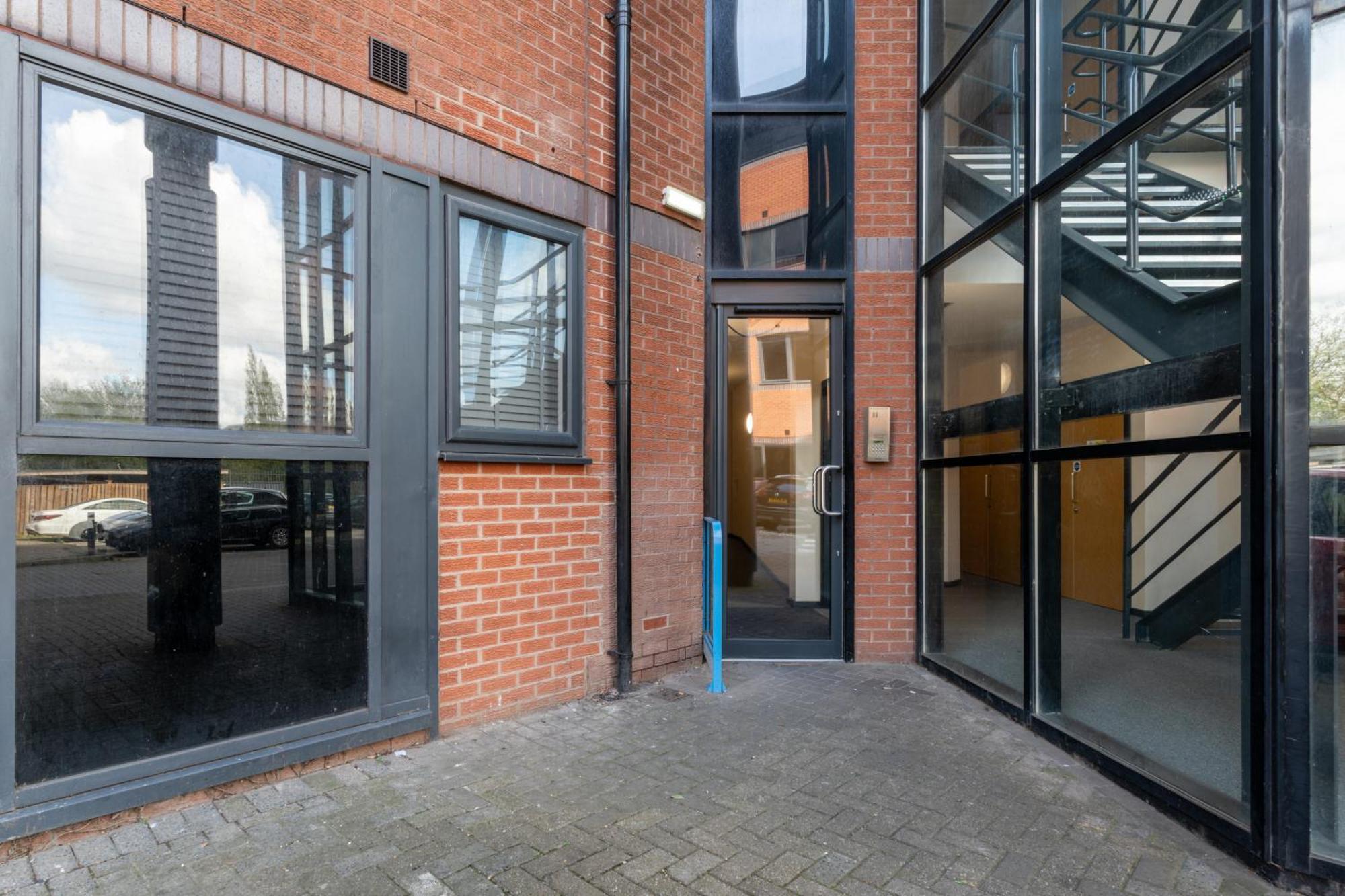 Apartment Bright 1 Bedroom Flat In Salford With Parking Available *